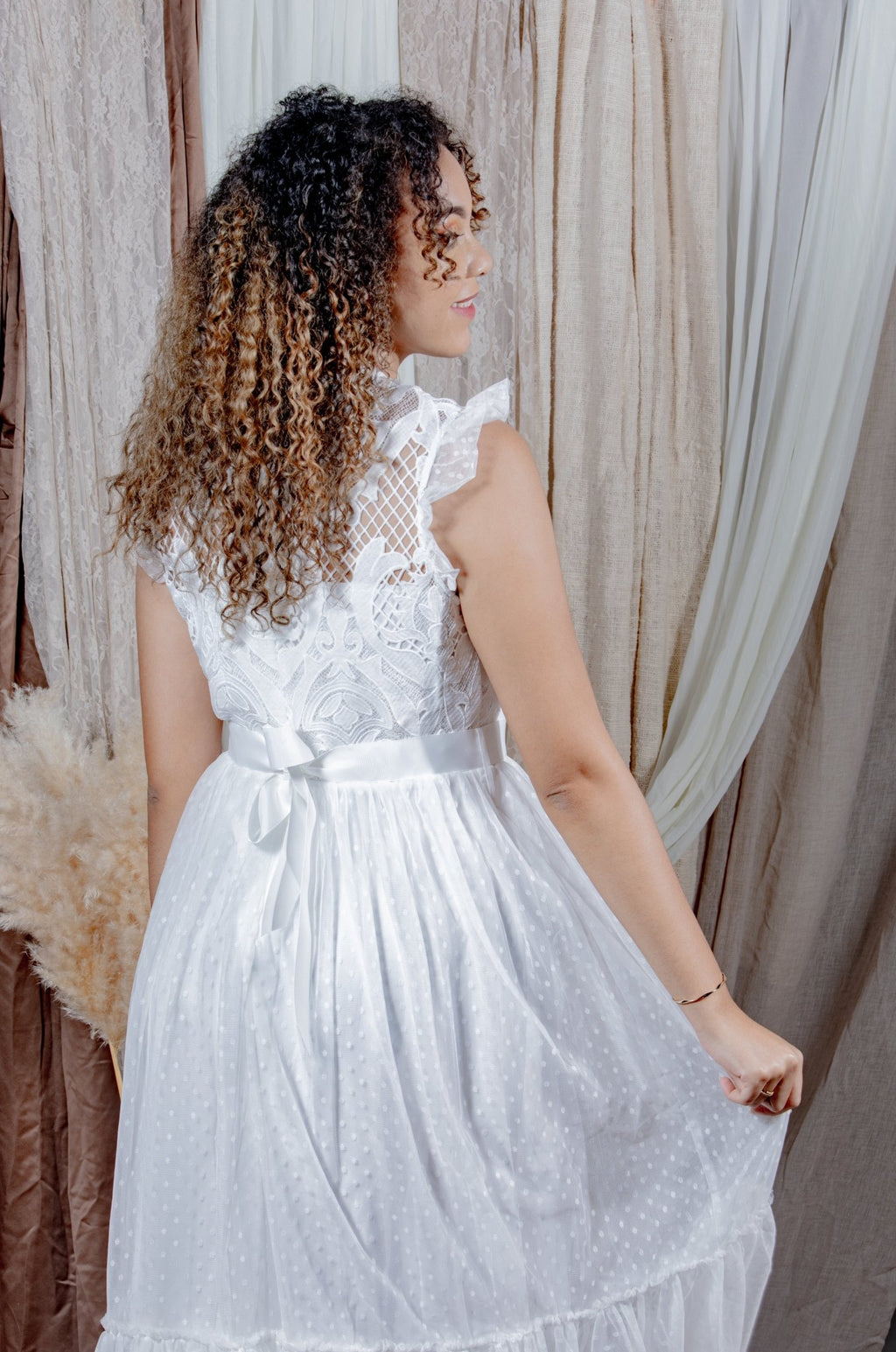 robe dentelle blanche à frange blanche