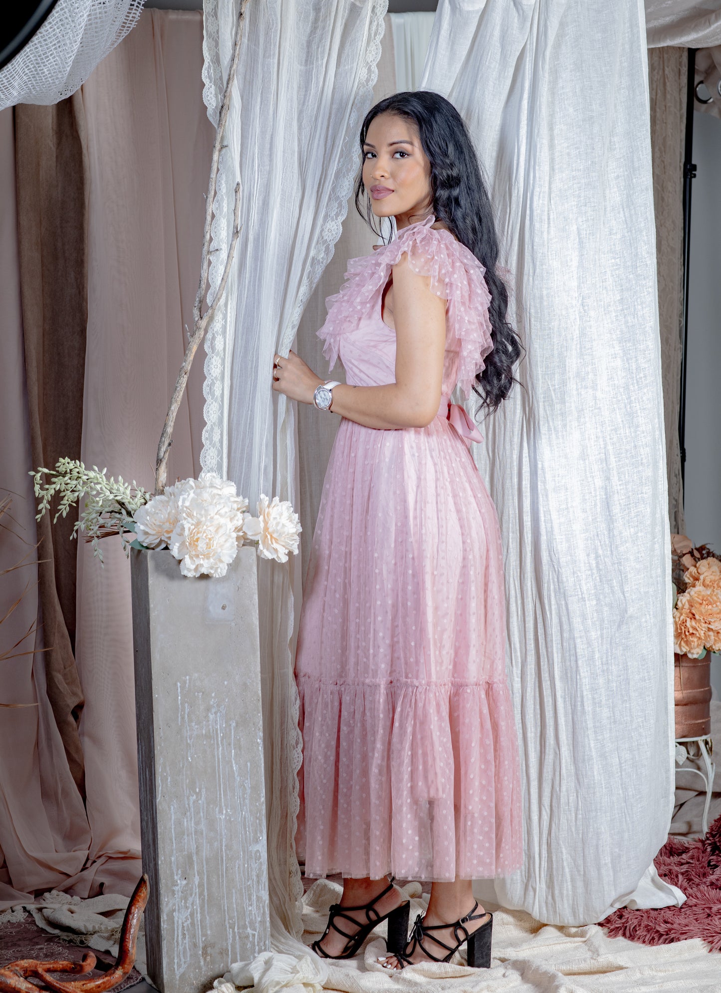 Robe à Volants en Tulle Rose Pâle avec Doublure Superposée et sa Ceinture Assortie