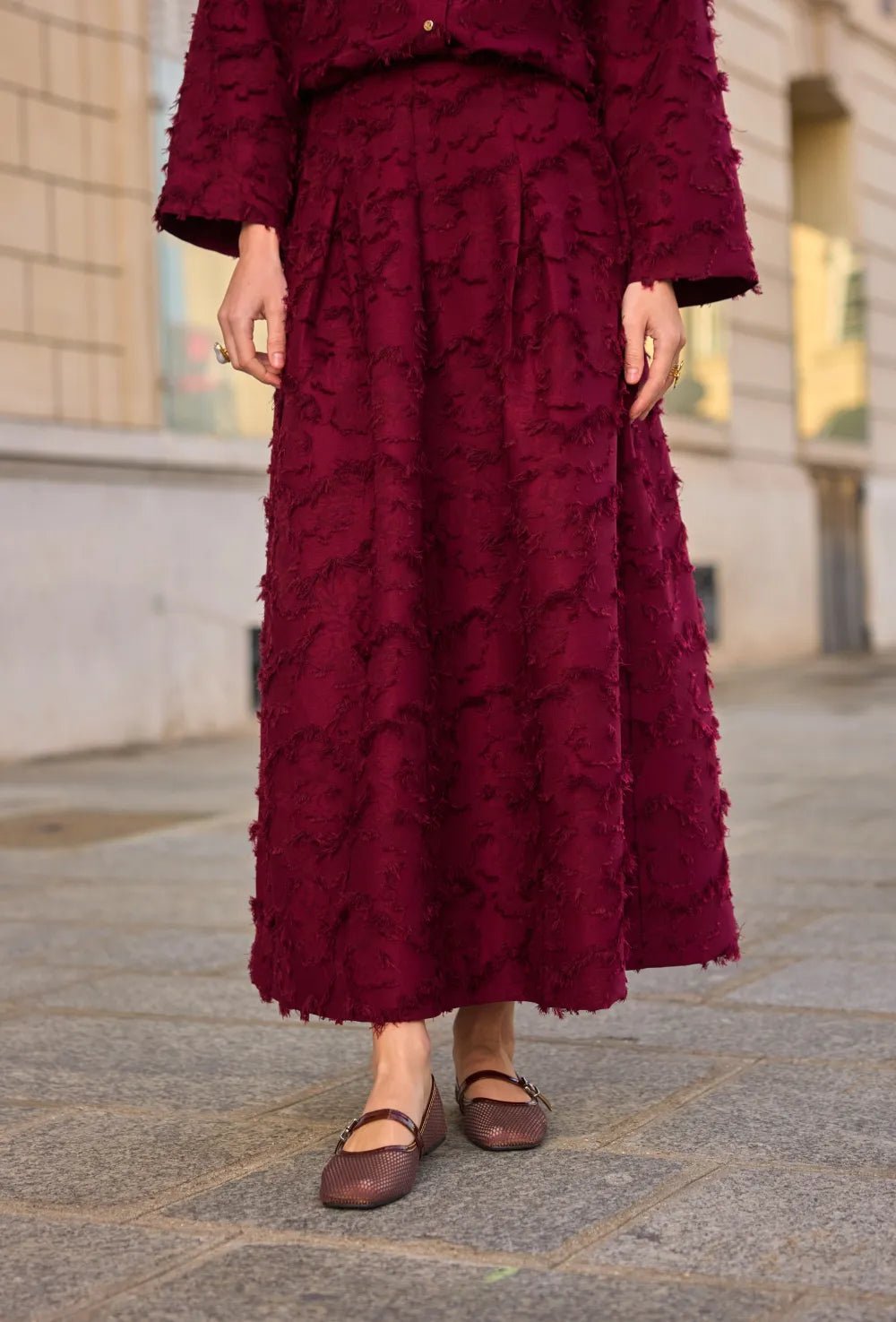 Ensemble Bordeaux Texturé – Veste &amp; Jupe Élégance Intemporelle
