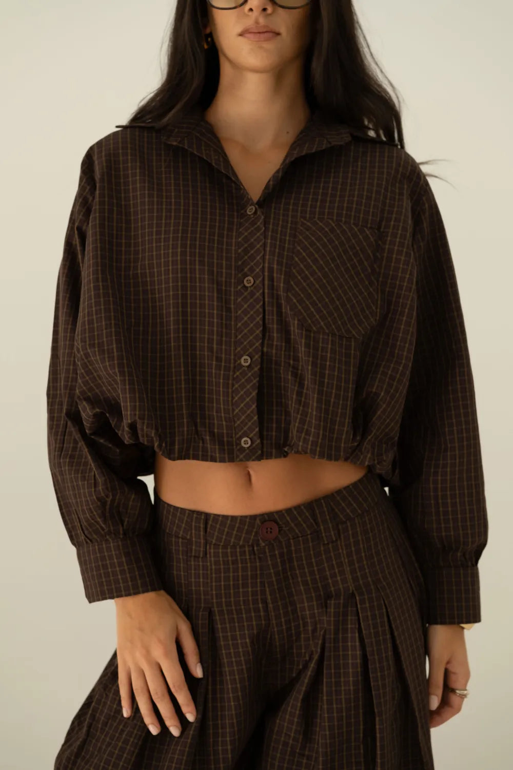 Ensemble LONA – Chemise et pantalon ballon chocolat à carreaux