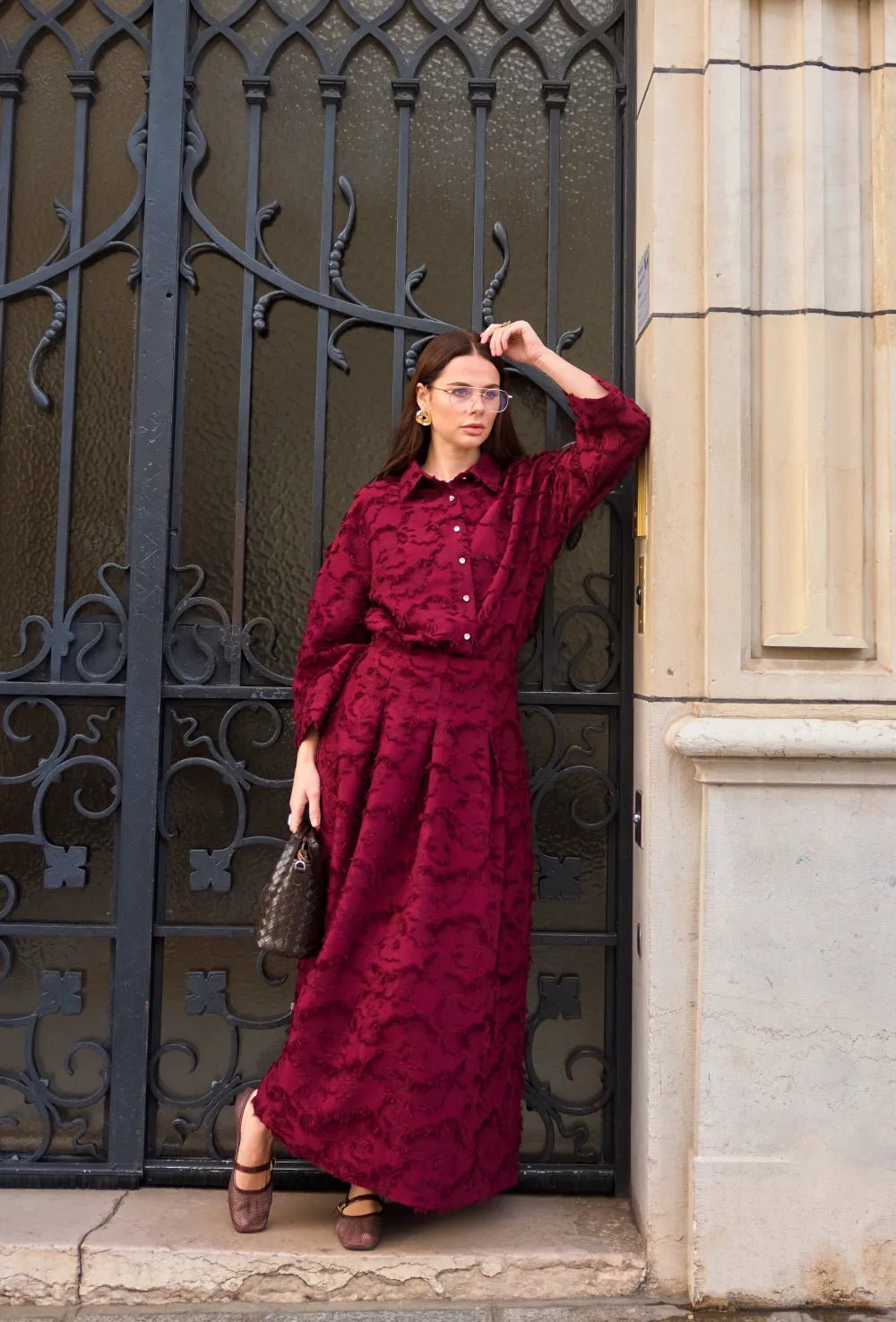 Ensemble Bordeaux Texturé – Veste &amp; Jupe Élégance Intemporelle