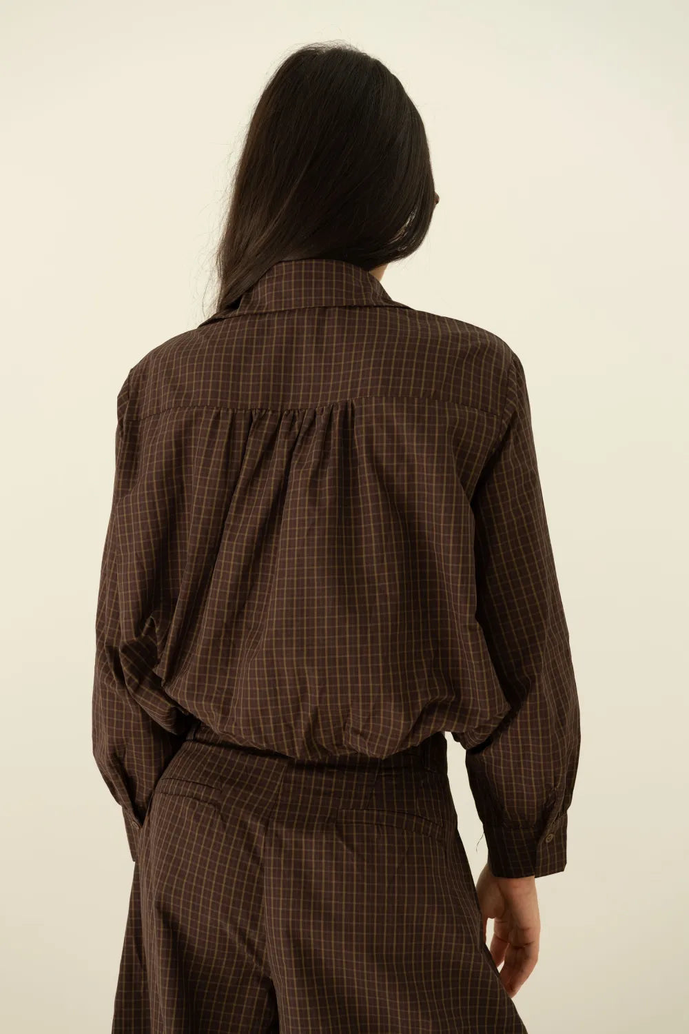 Ensemble LONA – Chemise et pantalon ballon chocolat à carreaux
