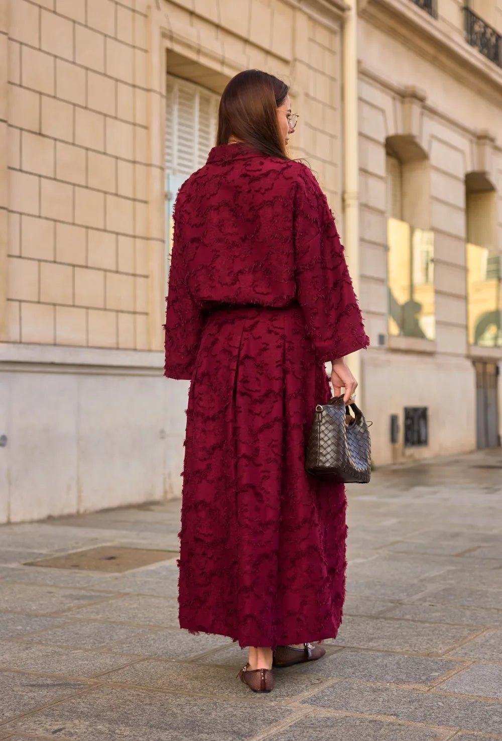 Ensemble Bordeaux Texturé – Veste &amp; Jupe Élégance Intemporelle