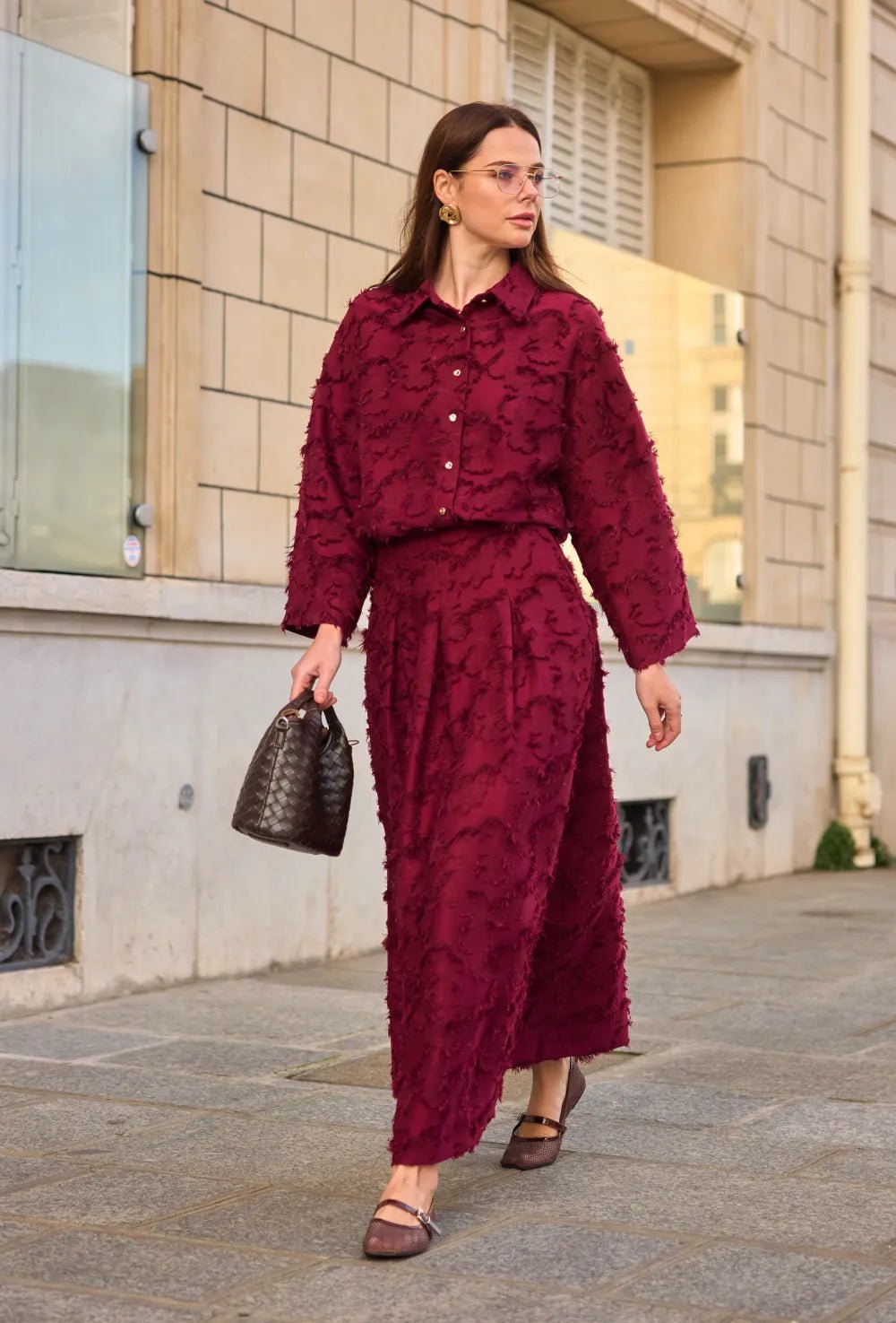 Ensemble Bordeaux Texturé – Veste &amp; Jupe Élégance Intemporelle