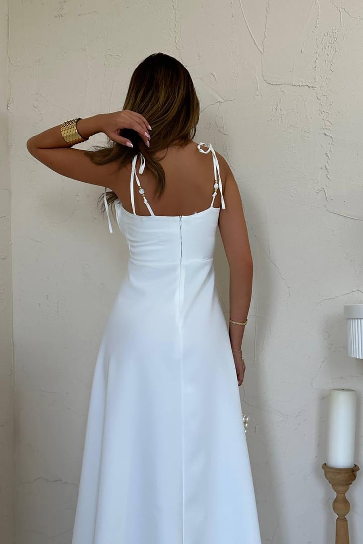 Robe Lys d’Ivoire – Élégance Pure &amp; Décolleté Sculpté