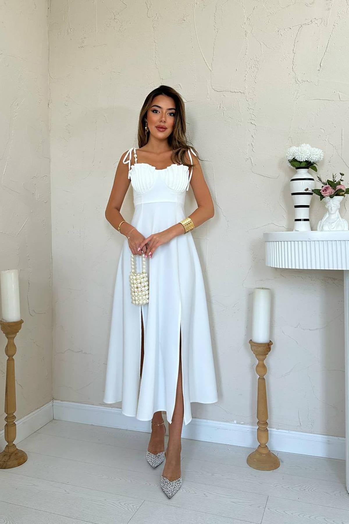 Robe Lys d’Ivoire – Élégance Pure &amp; Décolleté Sculpté