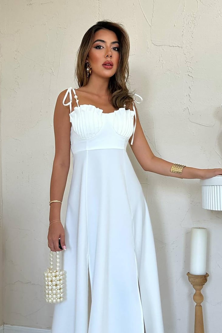 Robe Lys d’Ivoire – Élégance Pure &amp; Décolleté Sculpté